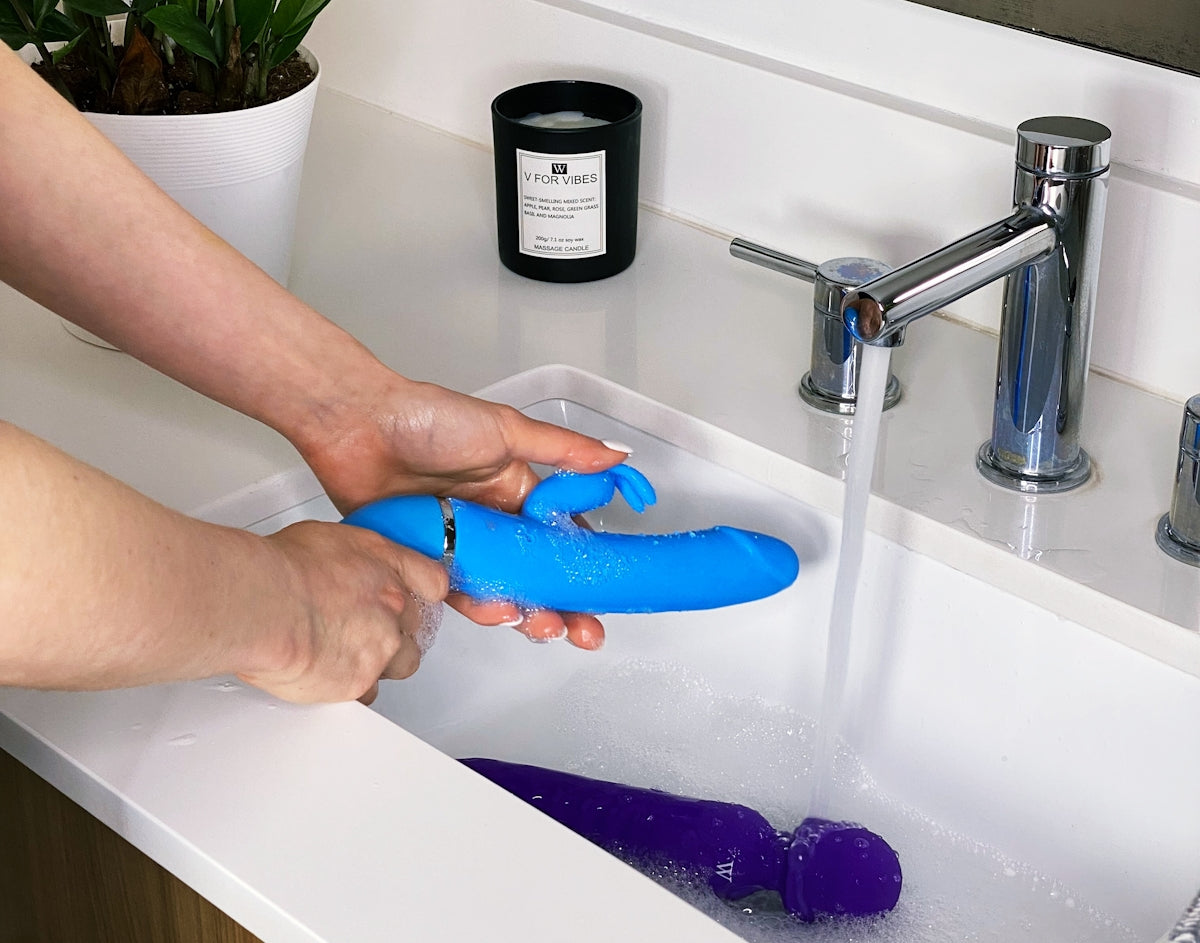 person holding blue plastic hair comb